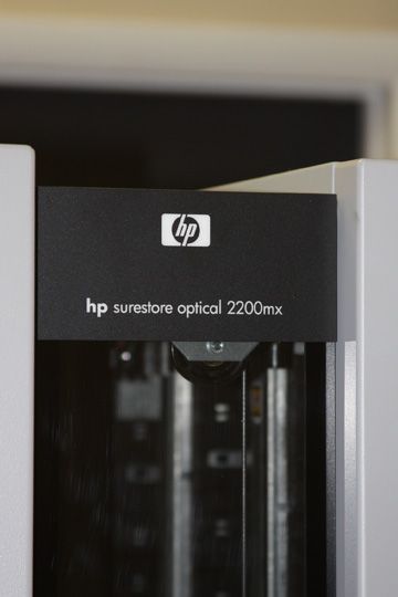 HP Surestore Optical 2200mx Tape Library Storage System  